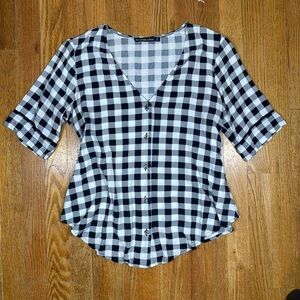 Abercrombie & Fitch black and white plaid button up top